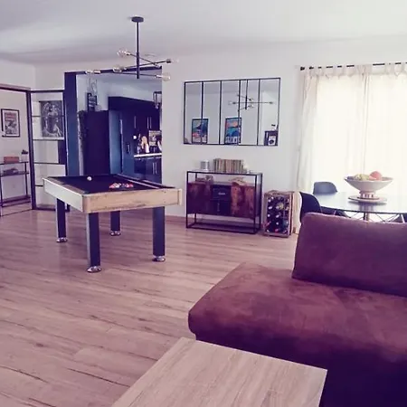 Magnifique Logement De 114m2 A 10 Minutes De La Mer Disposant De 2 Chambres Dont Un Lit Kingsize Dans Parentale Un Coin Salon Terrasse 2 Sdb Et Deux Places De Parking Apartment