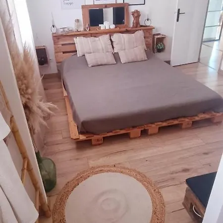 Magnifique Logement De 114m2 A 10 Minutes De La Mer Disposant De 2 Chambres Dont Un Lit Kingsize Dans Parentale Un Coin Salon Terrasse 2 Sdb Et Deux Places De Parking